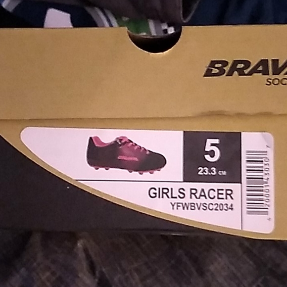 So soccer shoes brand shin guards and socks - Picture 2 of 4